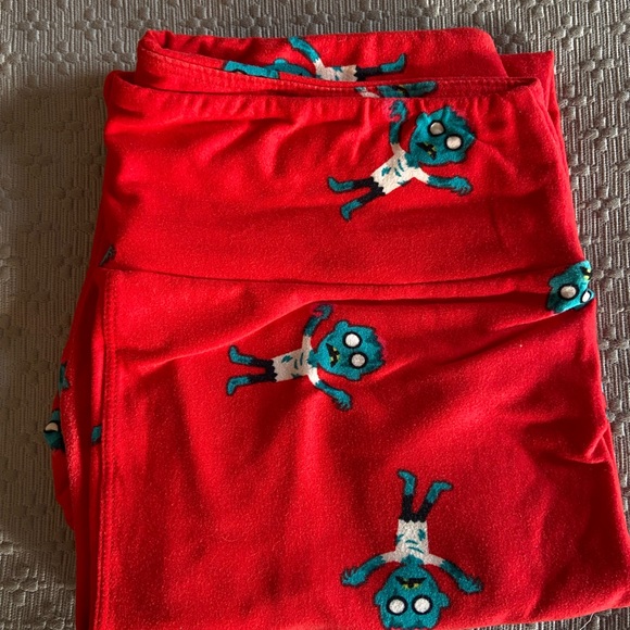 4 pairs of one size lularoe leggings - Picture 5 of 5